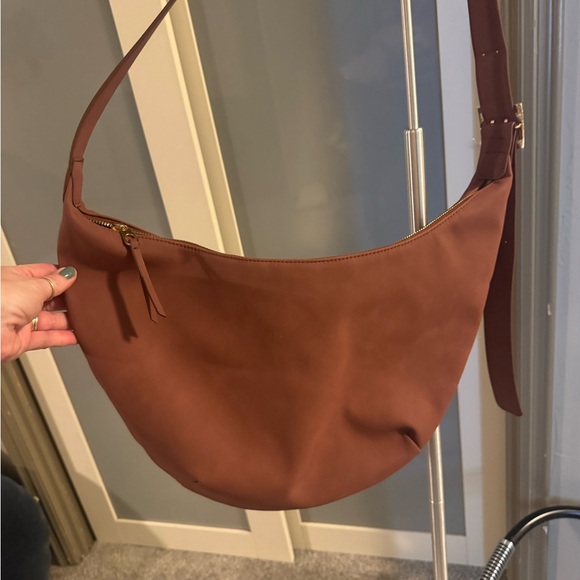 Universal Thread Handbags - Universal Thread Large brown crescent bag - Great Condition